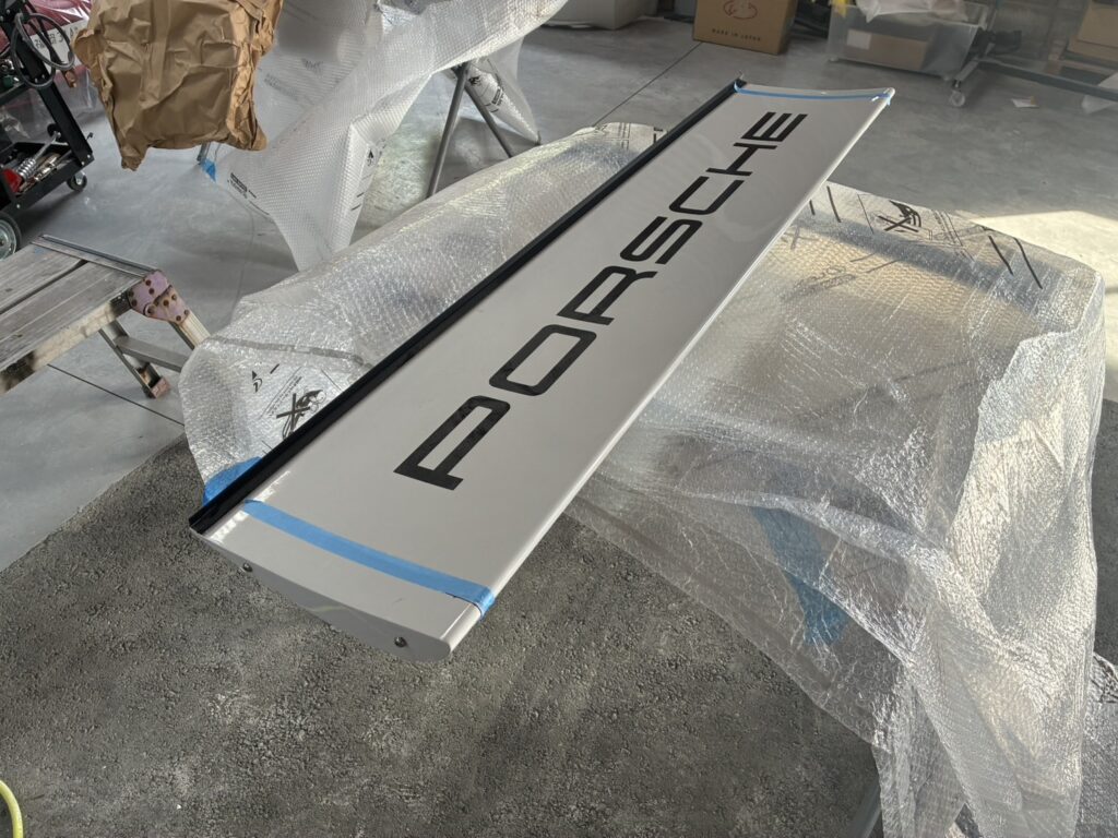 ポルシェGT3　ウイング加工