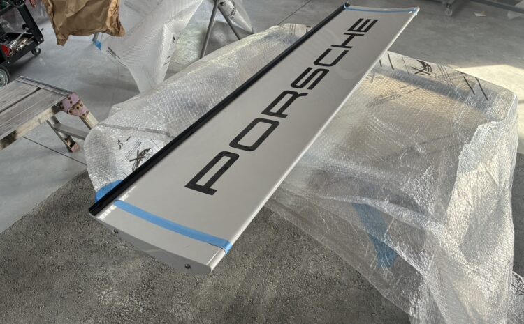 ポルシェGT3　ウイング加工